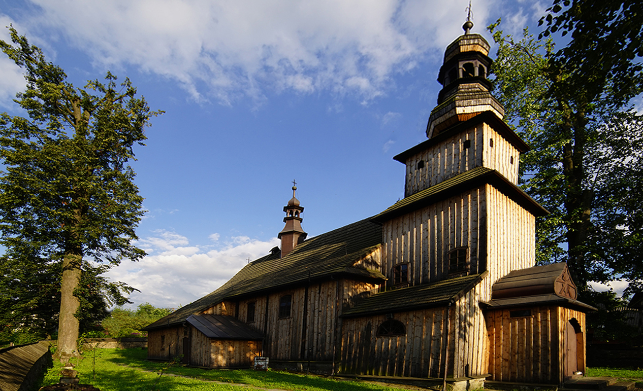 Zabytkowy drewniany kościół w Kasinie Wielkiej